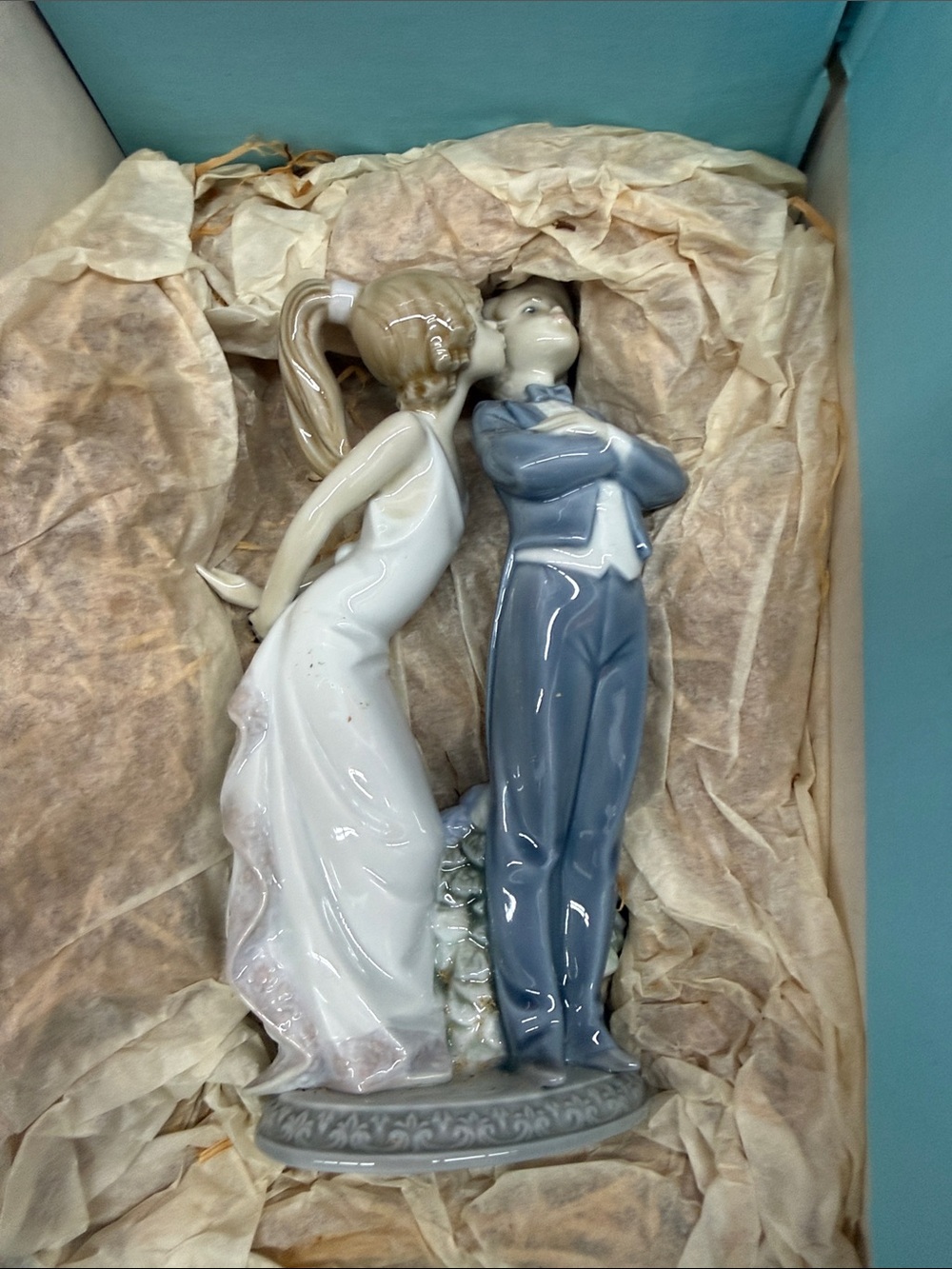Lladro Porcelain Cake Topper - White Gown & Blue Suit - Picture 5 of 8